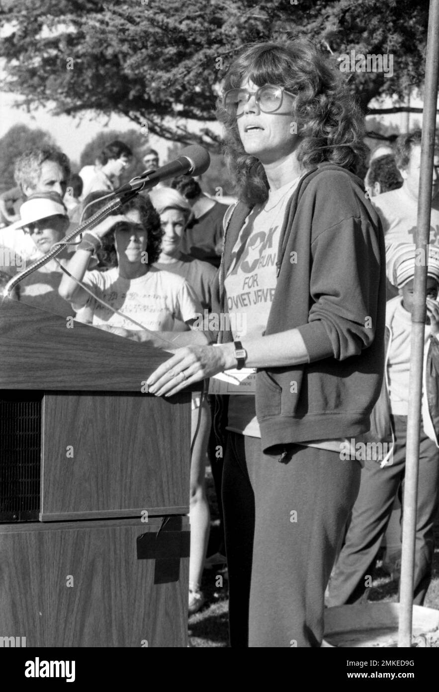 Jane fonda alla gara del 10k a favore della gioielleria sovietica al Rancho Park a Century City, California, 7 novembre 1981. Credit: Ralph Dominguez/MediaPunch Foto Stock