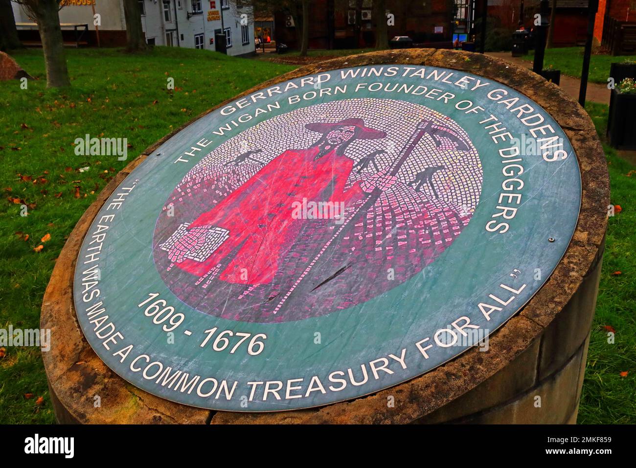 Monumento in Piazza Believe, a Wigan nato e allevato Gerrard Winstanley & il 17th ° secolo Diggers' (vero Leveller) movimento, 1609-1676 Foto Stock