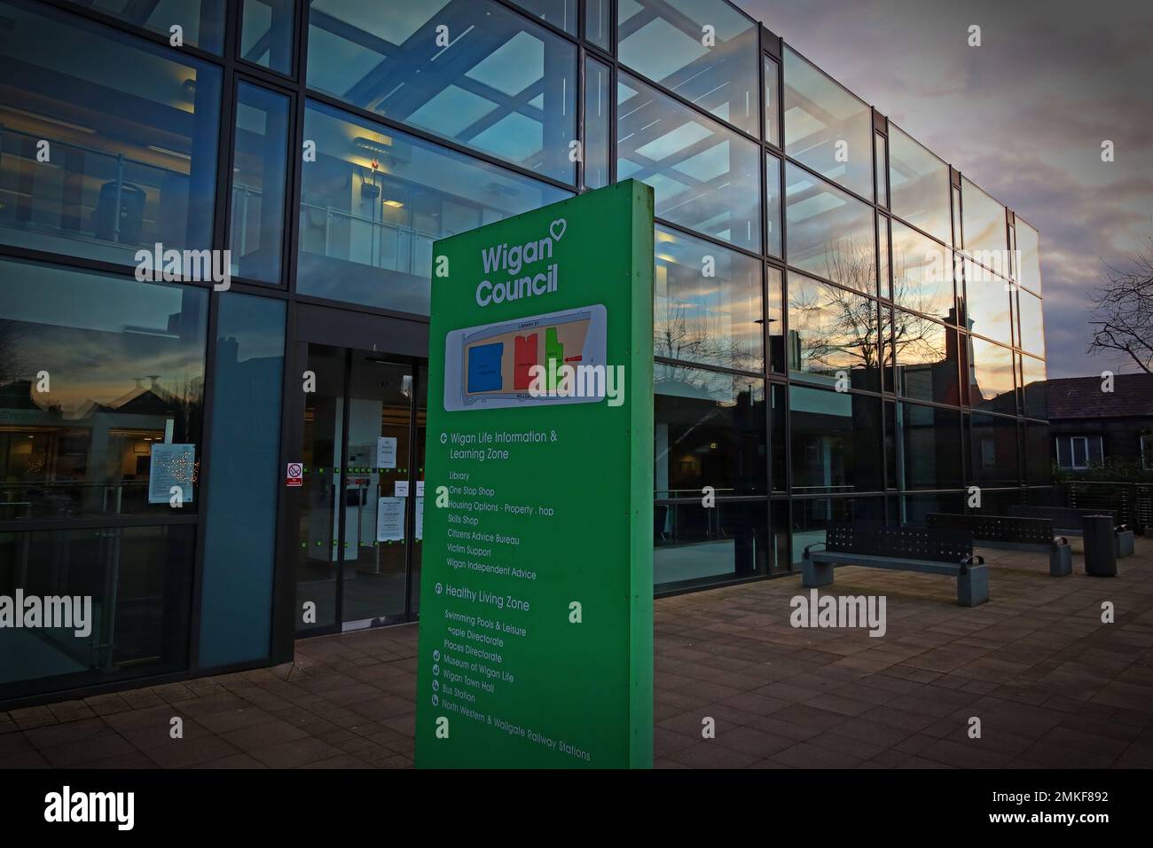 Wigan edifici del Consiglio, il Wigan Life Centre, Believe Square, Wigan, Greater Manchester, Lancashire, INGHILTERRA, REGNO UNITO, WN1 1PF Foto Stock