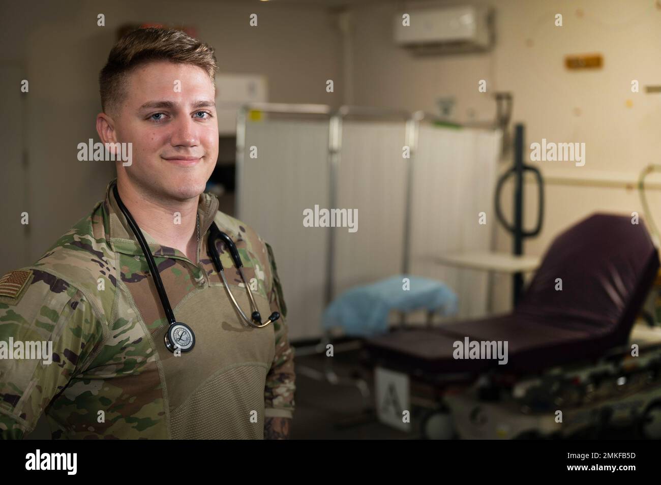 U.S. Air Force Airman 1st Class Alex Moore, 386th Expeditionary Medical Squadron tecnico medico aerospaziale, spiega la soddisfazione personale che ha ottenuto da essere in grado di colpire il terreno in esecuzione e impostare la sua propria baia trauma durante l'operazione Agile Spartan III in una posizione non divulgata, 8 settembre 2022. "Dovevamo portare tutti i nostri materiali di consumo, impostare tutto come volevamo. Ci siamo chiesti: “Che cosa ci sarebbe stato utile?” Abbiamo portato in borsa, bracciali per la pressione sanguigna e altri articoli. Abbiamo anche creato il percorso migliore per l'assistenza ai pazienti, la nostra hall e i computer. La parte migliore di questa esperienza Foto Stock