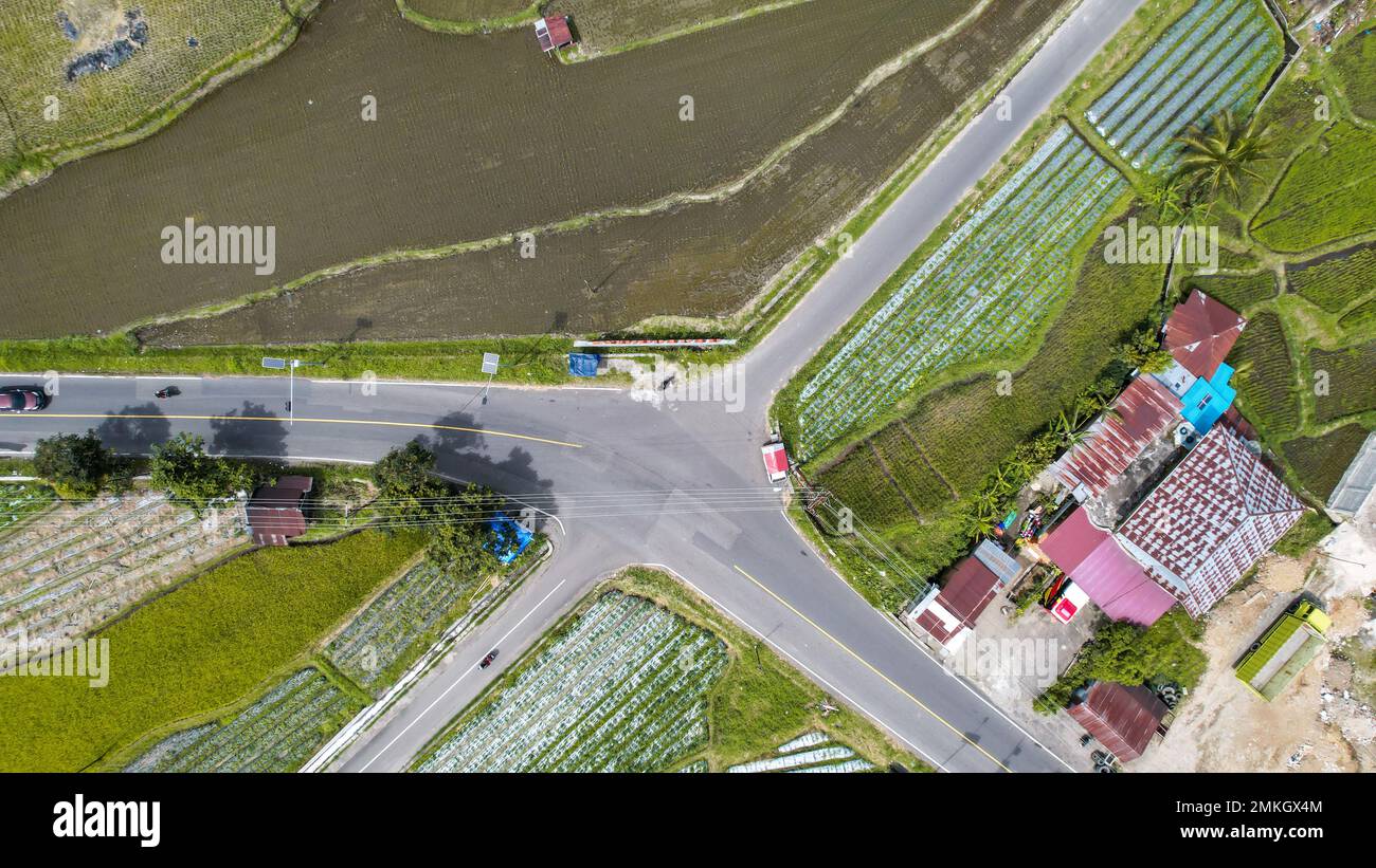 Veduta aerea del campo di riso verde terrazzato a Bukittinggi, Sawah batipuh, sumatra occidentale, Indonesia. Indonesia meravigliosa. Bukittinggi, Indonesia, gennaio Foto Stock