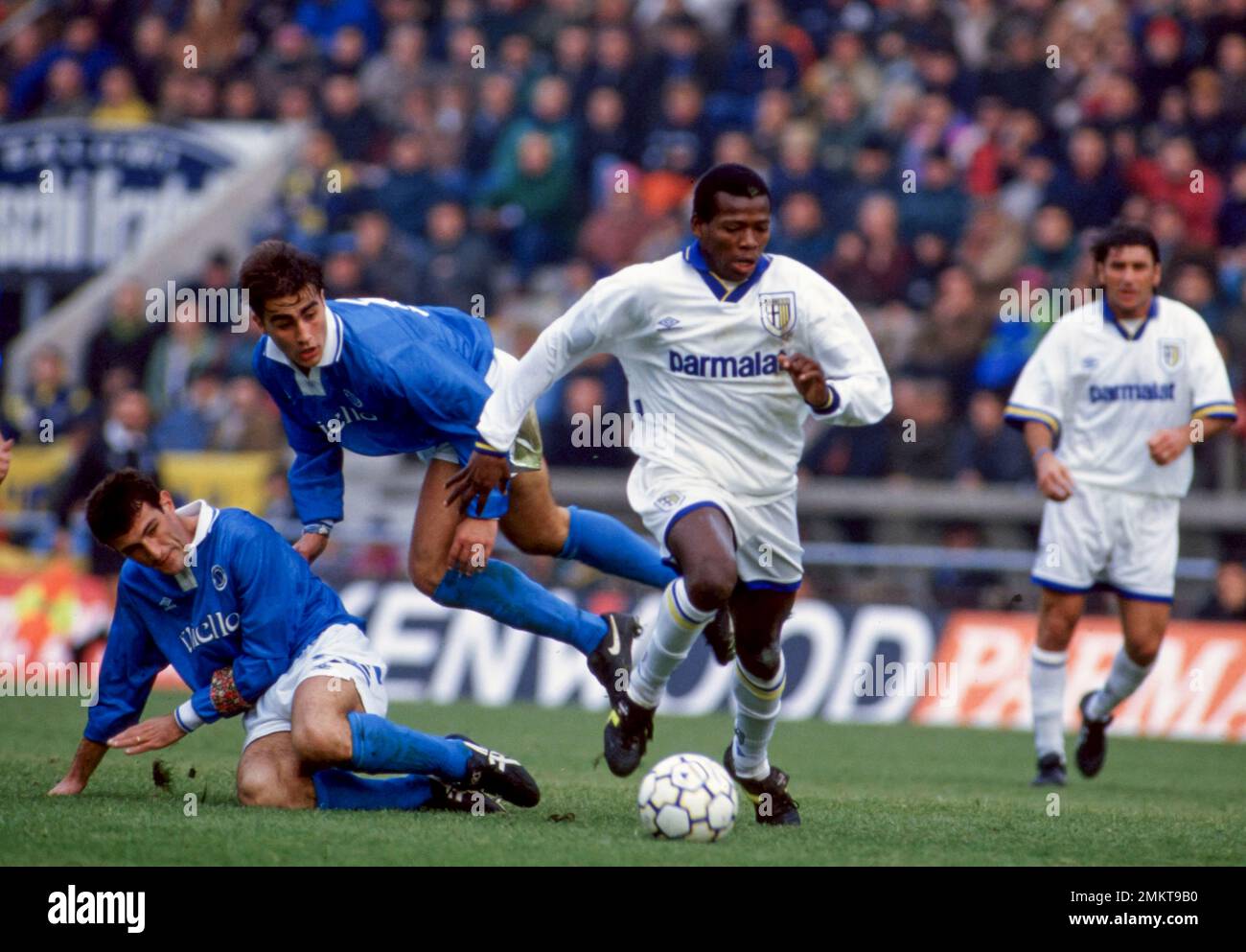 Fabio Cannavaro (Napoli) Faustino Asprilla (Parma) Ciro Ferrara (Napoli) ; 19 dicembre; 1993 - Calcio : Campionato Italiano 1993 1994 ; 16Day ; incontro tra Parma 1-3 Napoli allo Stadio Ennio Tardini ; Parma, Italia; ; (foto di aicfoto)(ITALIA) [0855] Foto Stock