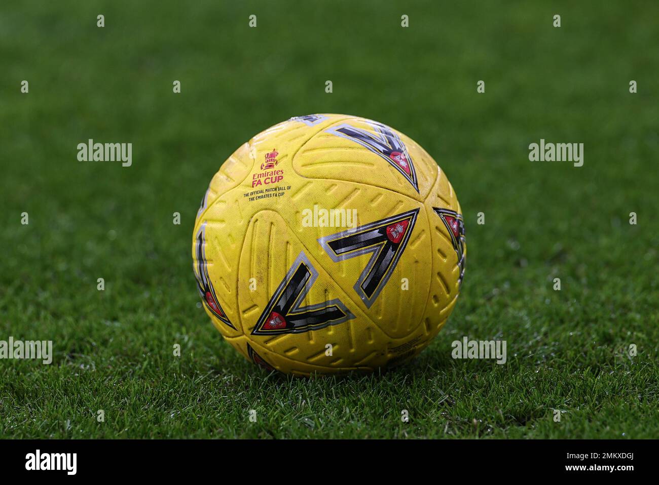 Match Ball durante la partita della Emirates fa Cup Fourth Round Southampton vs Blackpool al St Mary's Stadium, Southampton, Regno Unito, 28th gennaio 2023 (Photo by Mark Cosgrove/News Images) Foto Stock