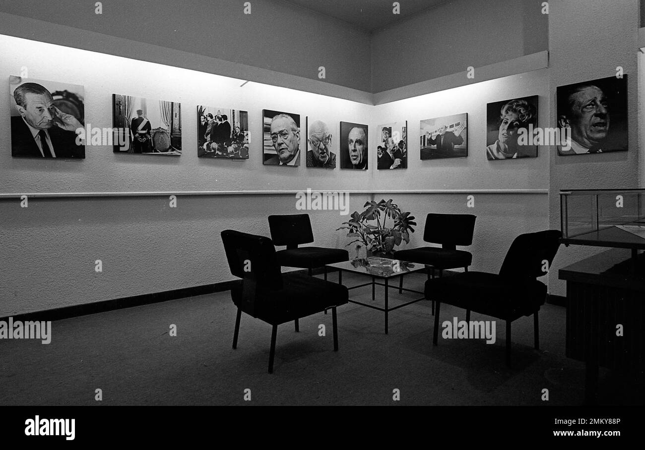 Fotos Poco Conocidas de gente Muy Conocida-II (Foto poco conosciute di persone ben note-II), mostra fotografica del fotogiornalista argentino Eduardo Comesaña alla Galleria Agfa-Gevaert di Buenos Aires, Argentina, agosto 1970 Foto Stock