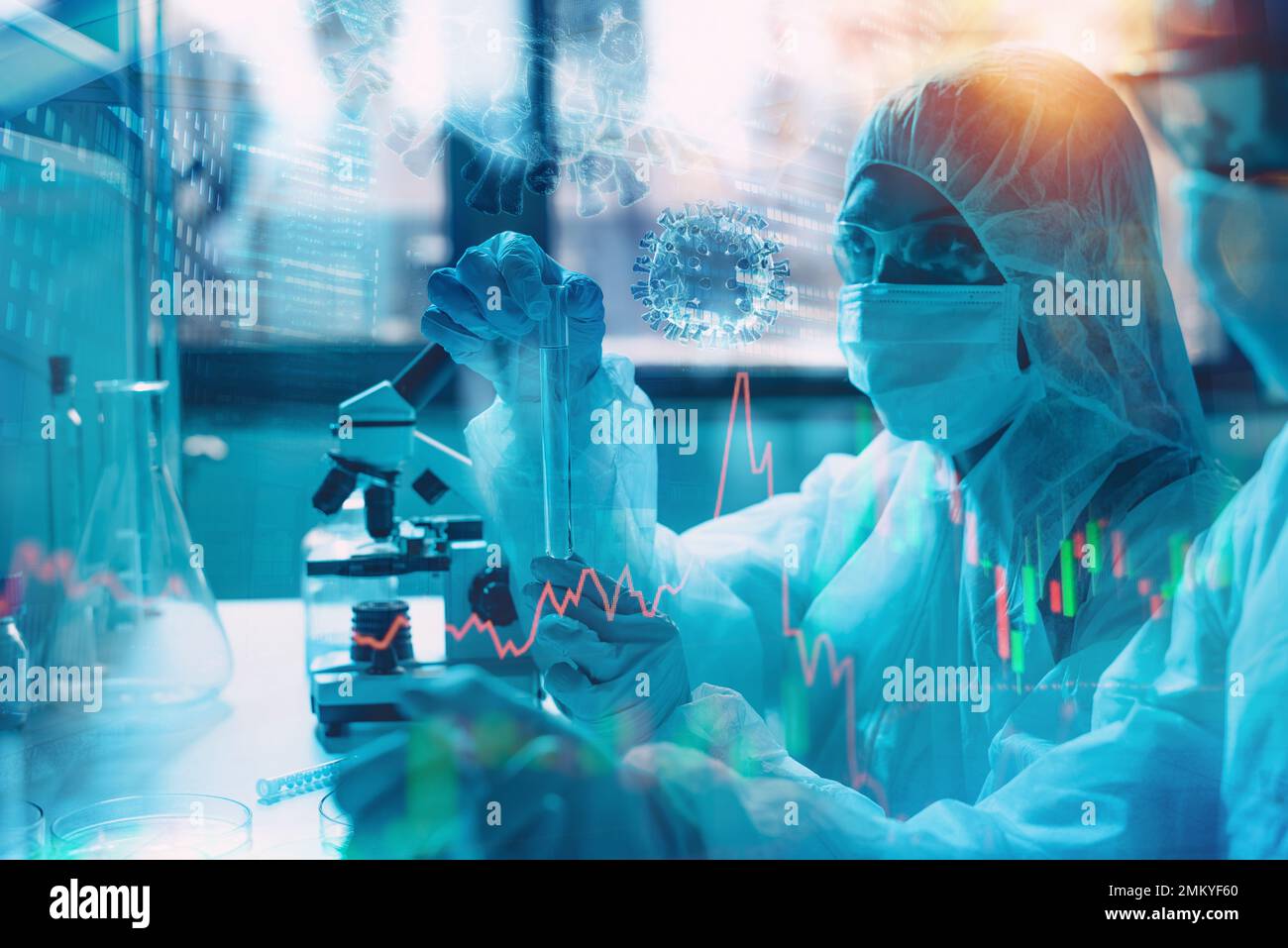 Il medico di laboratorio analizza campioni per la ricerca scientifica COVID-19 Foto Stock
