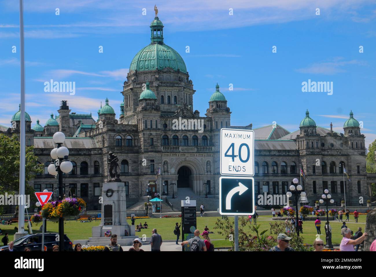 Il Memoriale di guerra Cenotaph fuori dal Parlamento della Columbia Britannica a Victoria, Canada Foto Stock