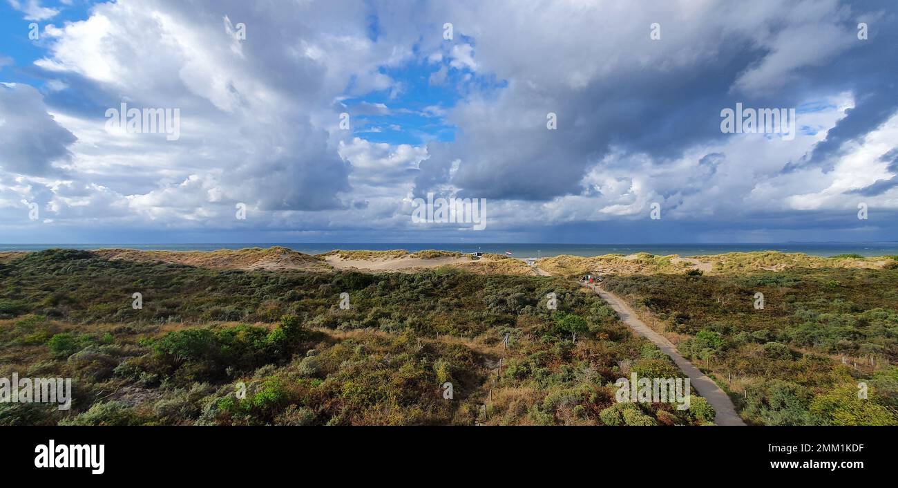Panorama duna paesaggio con vista sul mare a Oranjezon, Zeeland, Paesi Bassi Foto Stock