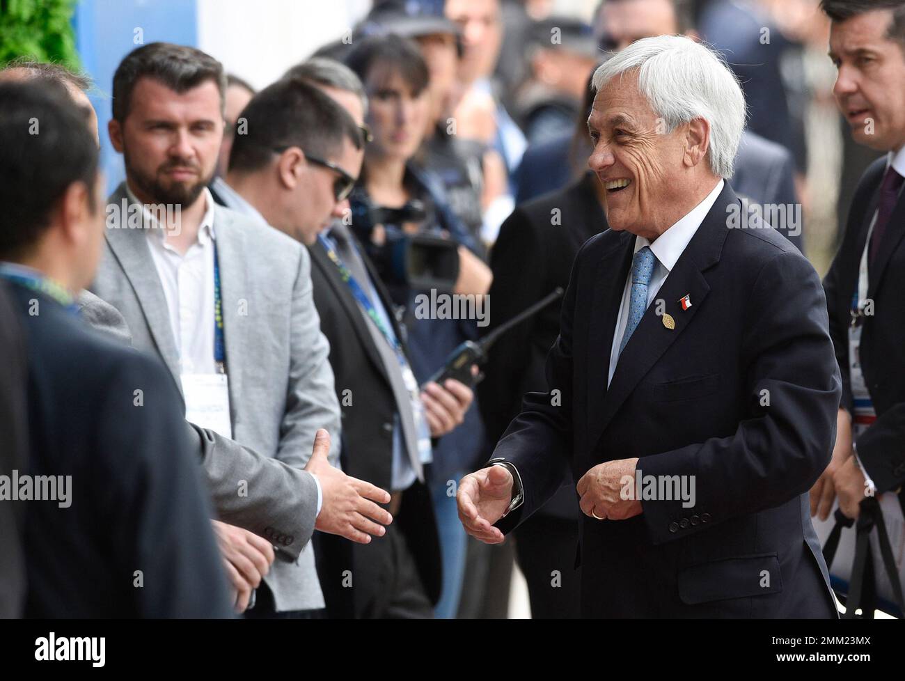 Chile's President Sebastian Pinera, center, arrives for opening of the Group of 20 summit at the Costa Salguero Center in Buenos Aires, Argentina, Friday, Nov. 30, 2018. (AP Photo/Gustavo Garello) Foto Stock