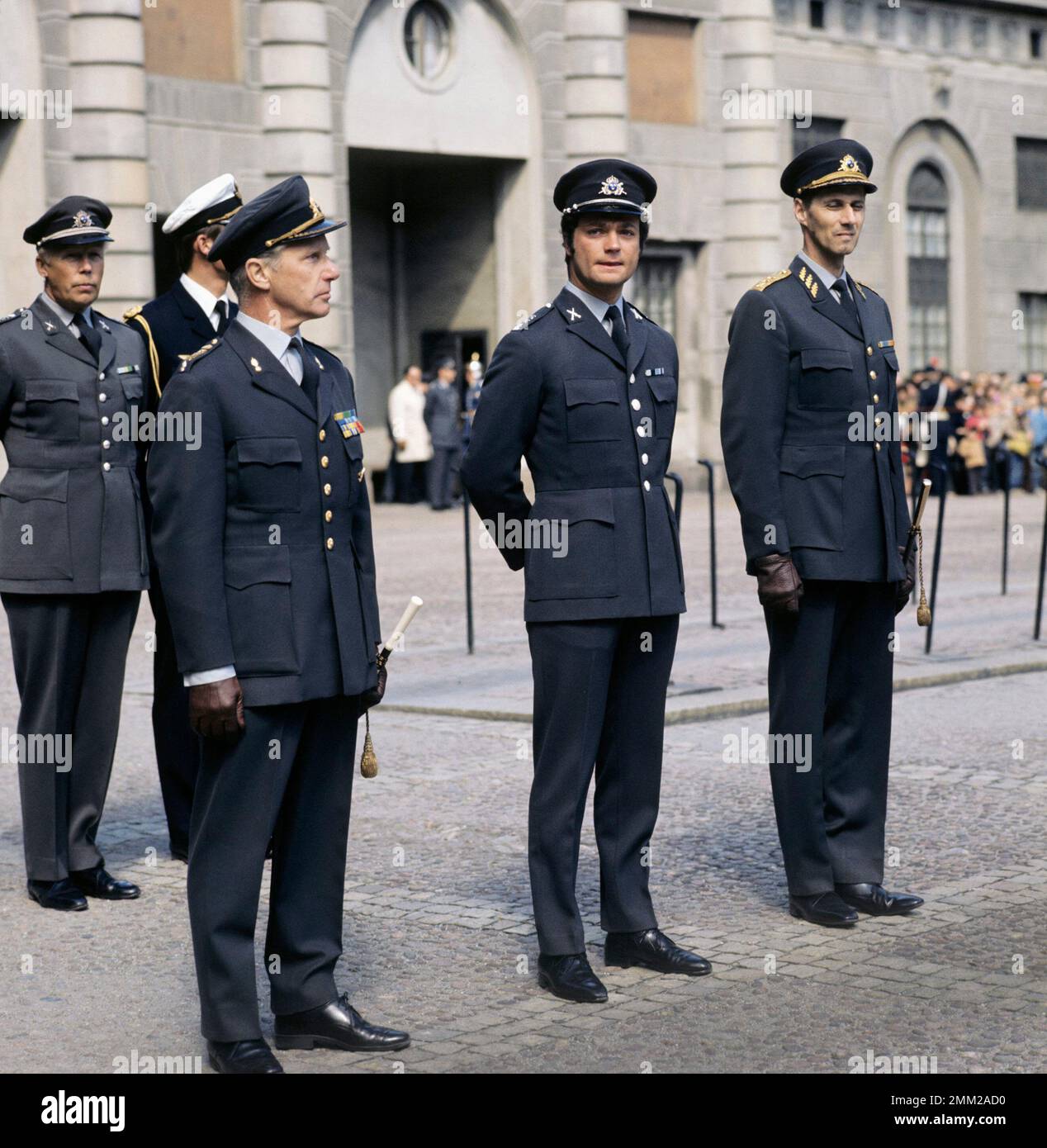 Carl XVI Gustaf, re di Svezia. Nato il 30 aprile 1946. Foto fuori dal palazzo reale a Stoccolma nel 1971. Foto Stock