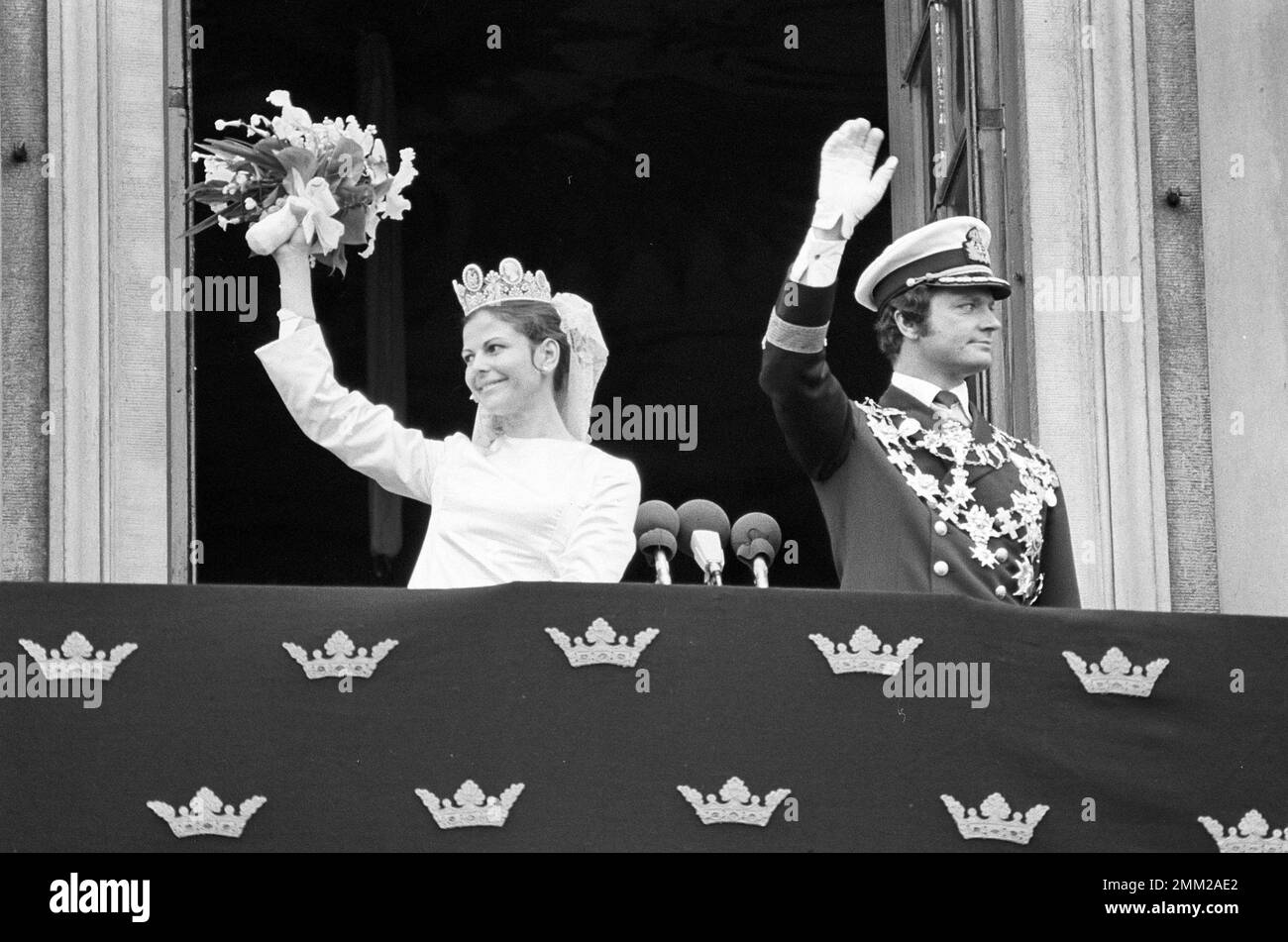 Matrimonio di Carlo XVI Gustaf e Silvia Sommerlath. Carl XVI Gustaf, re di Svezia. Nato il 30 aprile 1946. Il matrimonio 19 giugno 1976 a Stoccolma. Regina Silvia nel suo abito da sposa con re Carl XVI Gustaf. rif BV11 Foto Stock