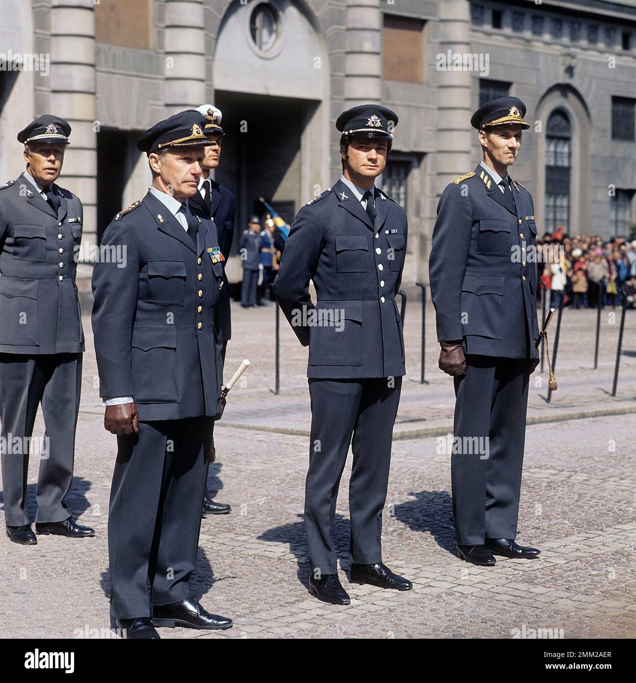 Carl XVI Gustaf, re di Svezia. Nato il 30 aprile 1946. Foto fuori dal palazzo reale a Stoccolma nel 1971. Foto Stock