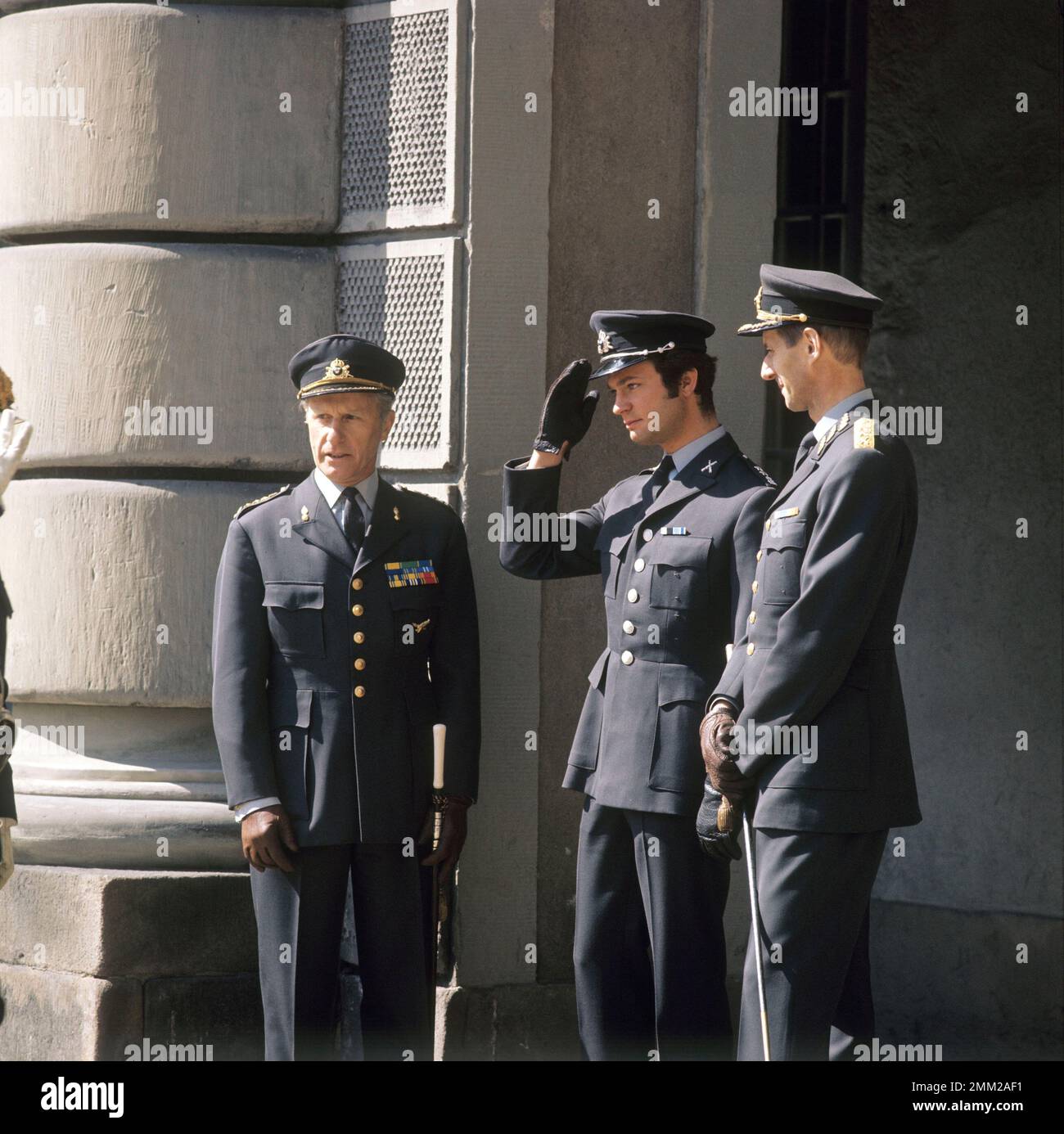 Carl XVI Gustaf, re di Svezia. Nato il 30 aprile 1946. Foto fuori dal palazzo reale a Stoccolma nel 1971. Foto Stock