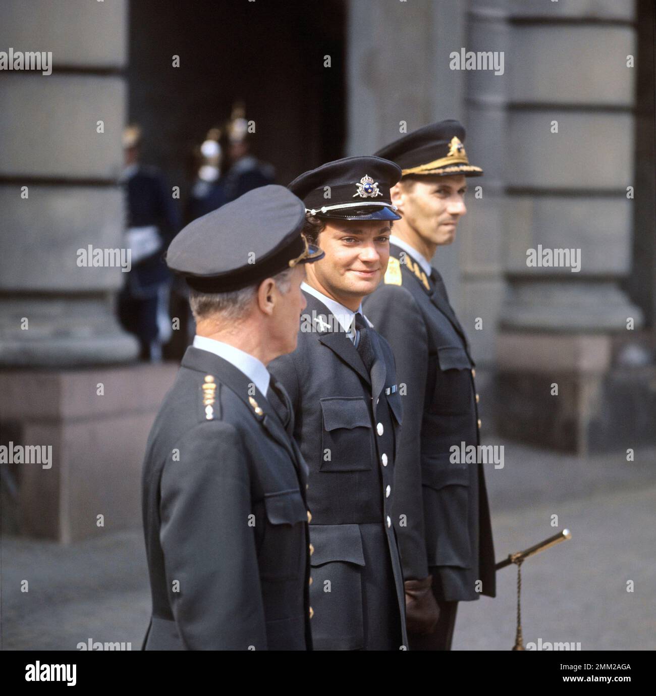 Carl XVI Gustaf, re di Svezia. Nato il 30 aprile 1946. Foto fuori dal palazzo reale a Stoccolma nel 1971. Foto Stock