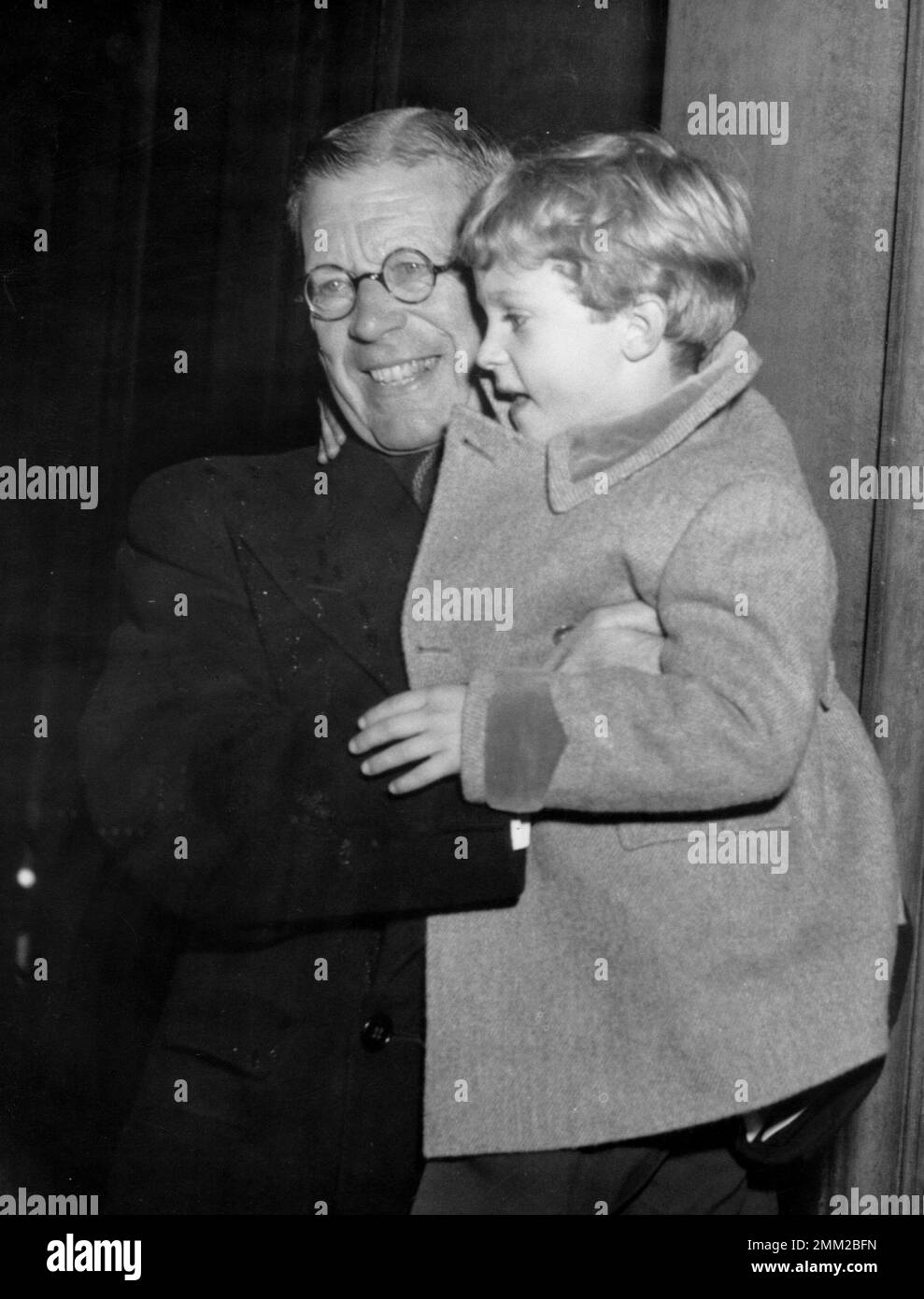 70th° compleanno di re Gustaf VI Adolf 1952. Re Gustaf VI Adolf con il principe ereditario Carl XVI Gustaf Foto Stock