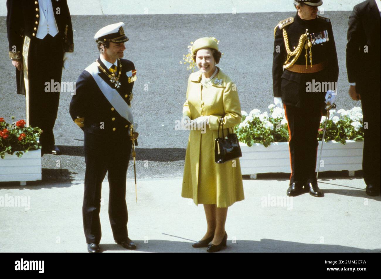 Carl XVI Gustaf, re di Svezia. Nato il 30 aprile 1946. Il re Carlo XVI Gustaf e la regina Elisabetta II che è in visita di Stato in Svezia.1983 Foto Stock