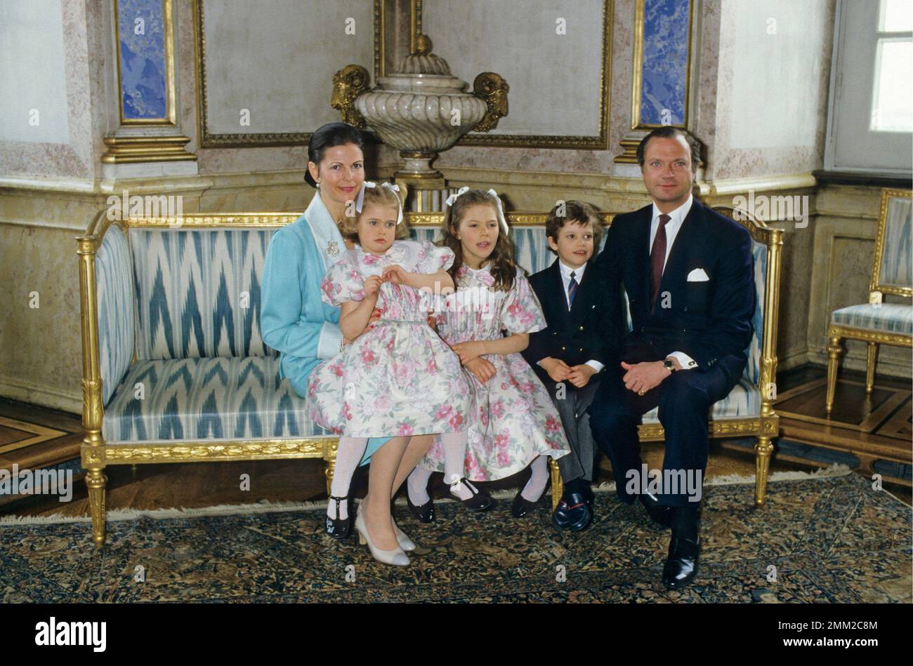 Carl XVI Gustaf, re di Svezia. Nato il 30 aprile 1946. Il re Carlo XVI Gustaf nel castello reale di Stoccolma il giorno del suo 40th° compleanno 30 aprile 1986. Regina Silvia con i loro figli Victoria, Carl Philip e Madeleine. Foto Stock