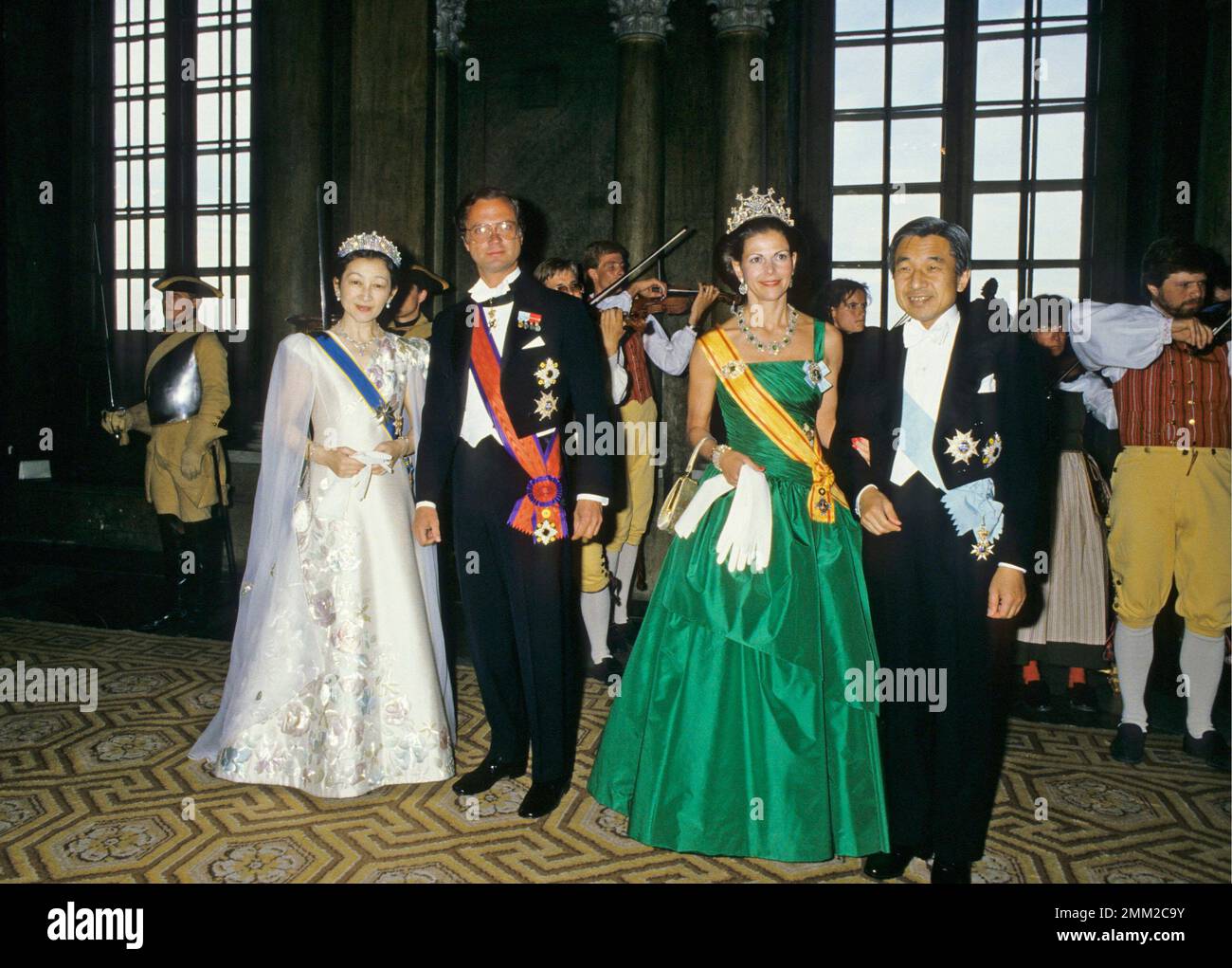 Carl XVI Gustaf, re di Svezia. Nato il 30 aprile 1946. Il re Carlo XVI Gustaf e la regina Silvia Renate Sommerlath con l'imperatore del Giappone Akihito con sua moglie Michiko durante la loro visita in Svezia 1985 Foto Stock