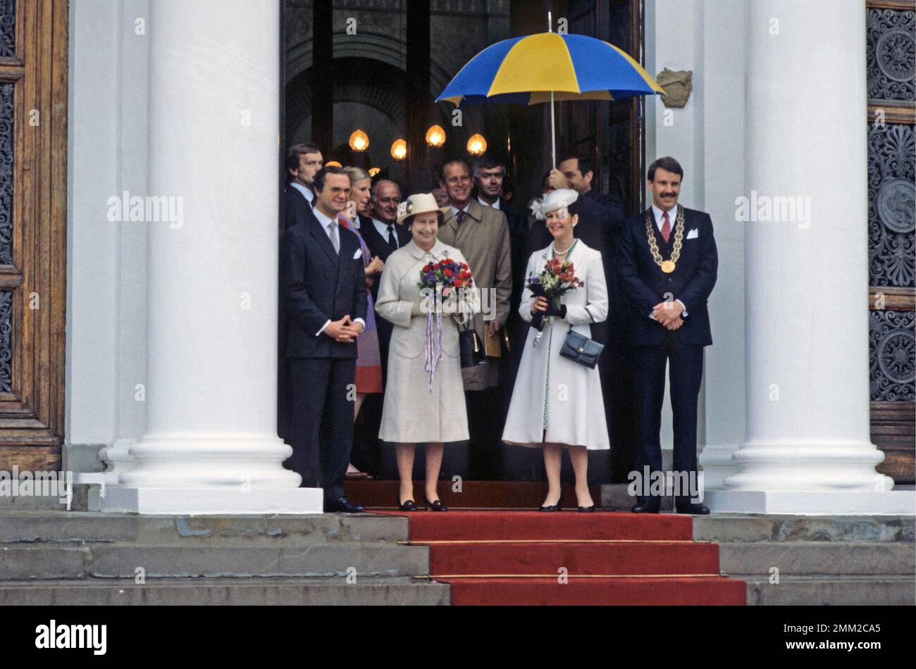 Carl XVI Gustaf, re di Svezia. Nato il 30 aprile 1946. Il re Carlo XVI Gustaf Regina Silvia e la regina Elisabetta II in una visita di Stato in Svezia 1983 Foto Stock