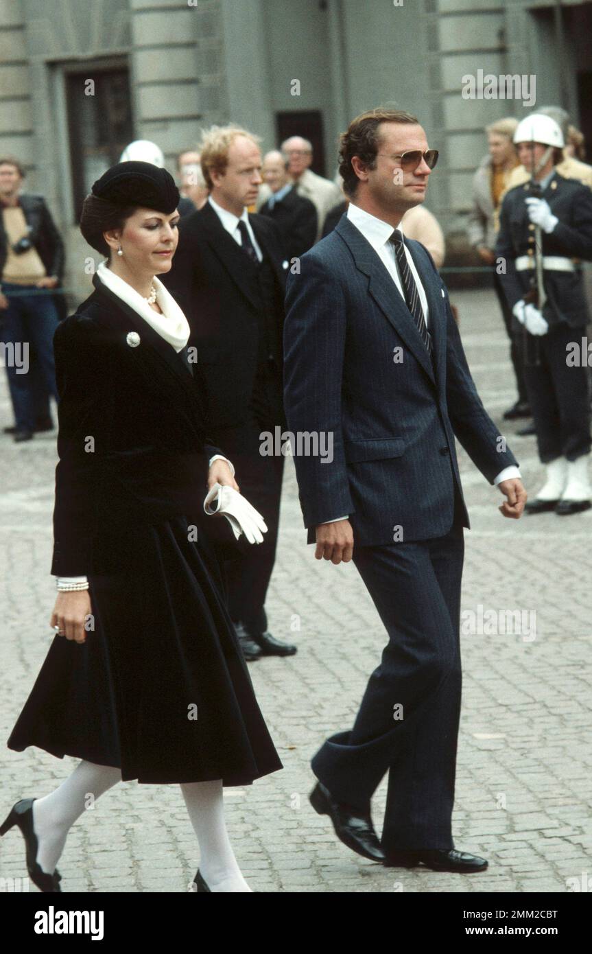 Carl XVI Gustaf, re di Svezia. Nato il 30 aprile 1946. Il re Carlo XVI Gustaf e la regina Silvia sono in viaggio per assistere all'apertura formale del parlamento svedese. Gennaio 1983. Foto Stock