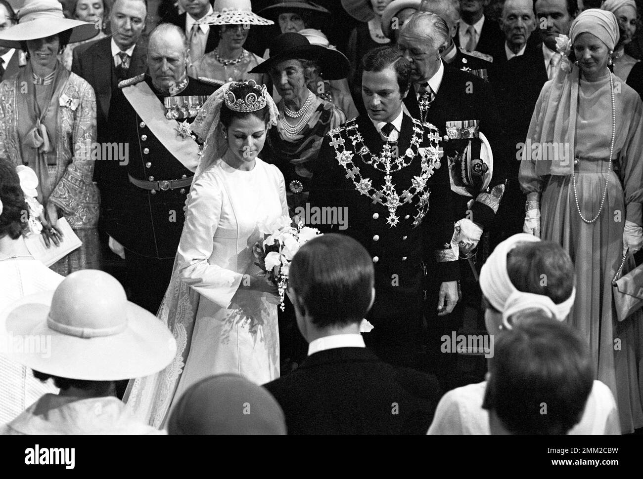 Matrimonio di Carlo XVI Gustaf e Silvia Sommerlath. Carl XVI Gustaf, re di Svezia. Nato il 30 aprile 1946. Il matrimonio 19 giugno 1976. La regina Silvia e il re Carl XVI Gustaf durante la cerimonia nuziale a Storkyrkan a Stoccolma. rif BV7-2 Foto Stock