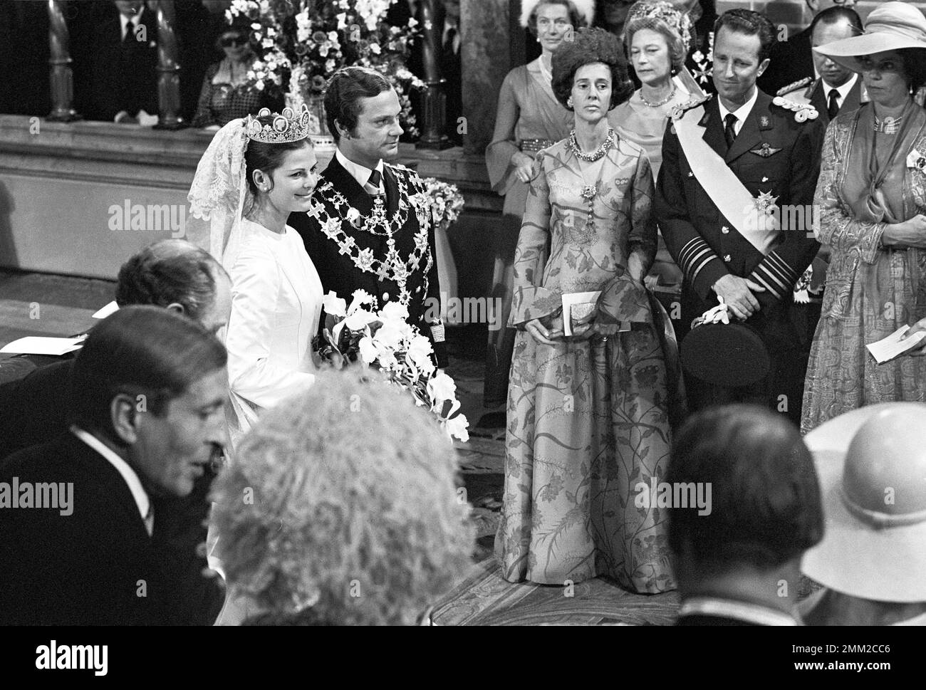 Matrimonio di Carlo XVI Gustaf e Silvia Sommerlath. Carl XVI Gustaf, re di Svezia. Nato il 30 aprile 1946. Il matrimonio 19 giugno 1976. La regina Silvia e il re Carl XVI Gustaf durante la cerimonia nuziale a Storkyrkan a Stoccolma. rif BV7-2 Foto Stock