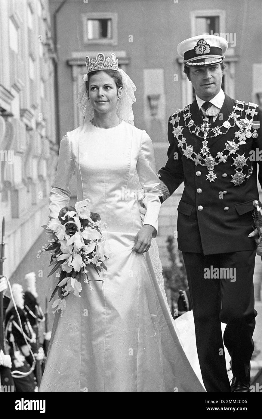 Matrimonio di Carlo XVI Gustaf e Silvia Sommerlath. Carl XVI Gustaf, re di Svezia. Nato il 30 aprile 1946. Il matrimonio 19 giugno 1976 a Stoccolma. Regina Silvia nel suo abito da sposa con re Carl XVI Gustaf. rif BV17 Foto Stock