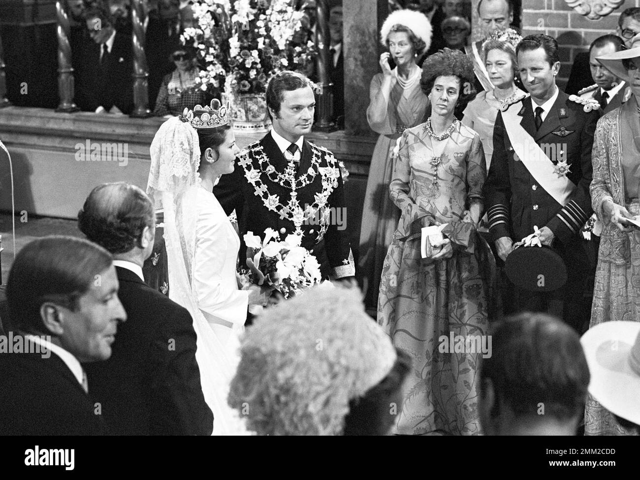 Matrimonio di Carlo XVI Gustaf e Silvia Sommerlath. Carl XVI Gustaf, re di Svezia. Nato il 30 aprile 1946. Il matrimonio 19 giugno 1976. La regina Silvia e il re Carl XVI Gustaf durante la cerimonia nuziale a Storkyrkan a Stoccolma. rif BV7-2 Foto Stock