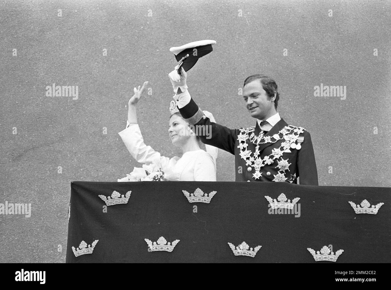 Matrimonio di Carlo XVI Gustaf e Silvia Sommerlath. Carl XVI Gustaf, re di Svezia. Nato il 30 aprile 1946. Il matrimonio 19 giugno 1976 a Stoccolma. Regina Silvia nel suo abito da sposa con re Carl XVI Gustaf. rif BV11 Foto Stock