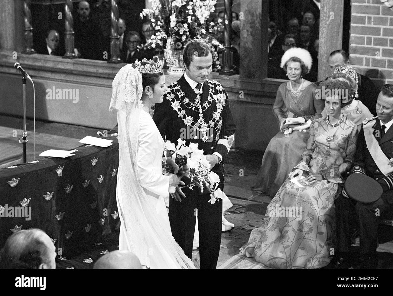 Matrimonio di Carlo XVI Gustaf e Silvia Sommerlath. Carl XVI Gustaf, re di Svezia. Nato il 30 aprile 1946. Il matrimonio 19 giugno 1976. La regina Silvia e il re Carl XVI Gustaf durante la cerimonia nuziale a Storkyrkan a Stoccolma. rif BV7-2 Foto Stock