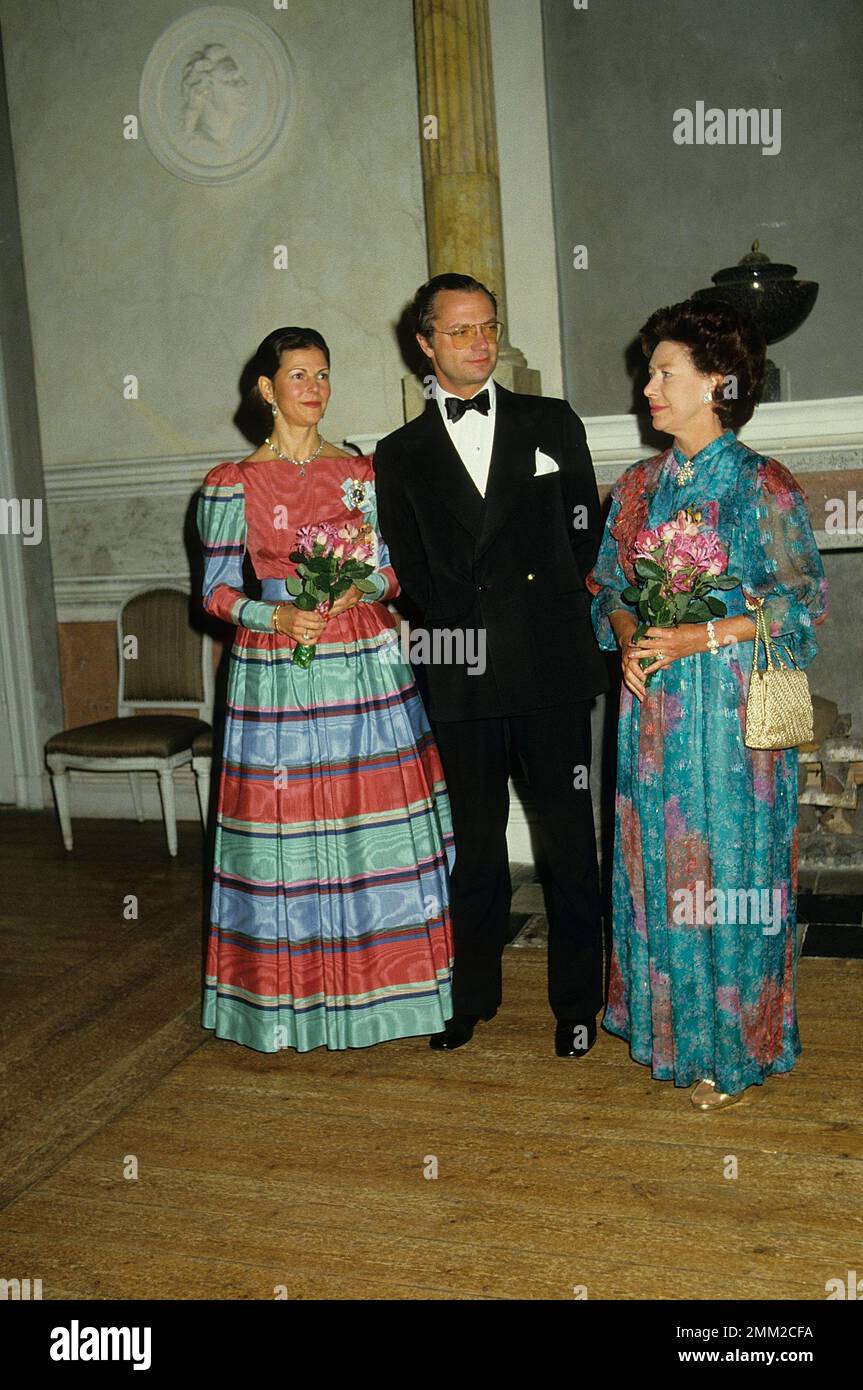 Carl XVI Gustaf, re di Svezia. Nato il 30 aprile 1946. Il re Carlo XVI Gustaf e la regina Silvia con la principessa Margherita 1984. Foto Stock