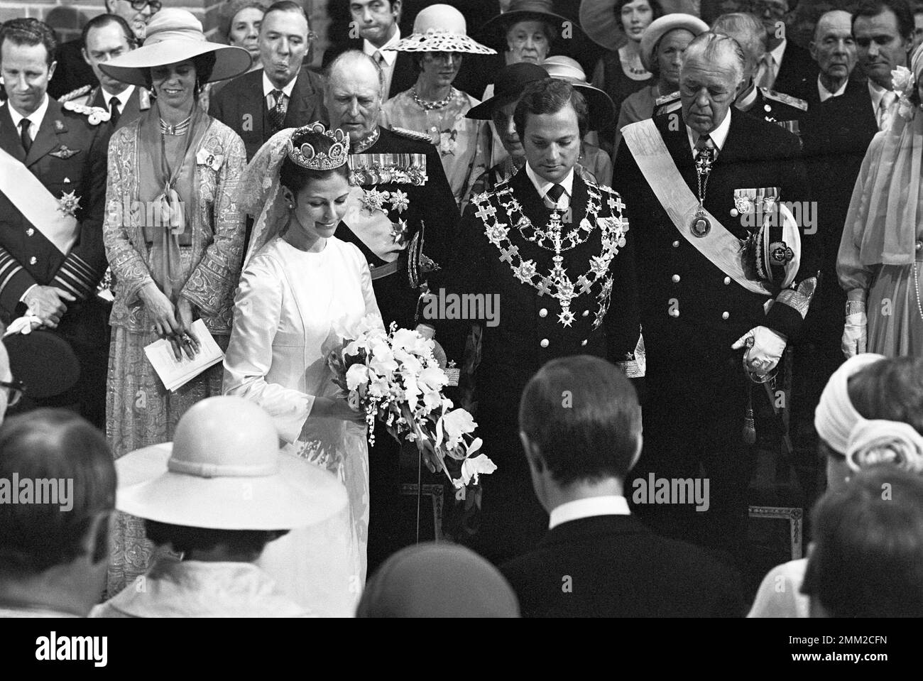 Matrimonio di Carlo XVI Gustaf e Silvia Sommerlath. Carl XVI Gustaf, re di Svezia. Nato il 30 aprile 1946. Il matrimonio 19 giugno 1976. La regina Silvia e il re Carl XVI Gustaf durante la cerimonia nuziale a Storkyrkan a Stoccolma. rif BV7-2 Foto Stock