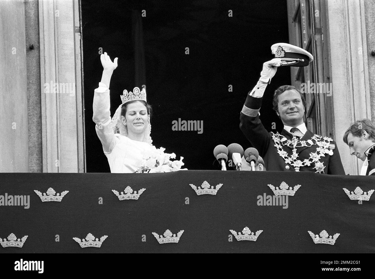 Matrimonio di Carlo XVI Gustaf e Silvia Sommerlath. Carl XVI Gustaf, re di Svezia. Nato il 30 aprile 1946. Il matrimonio 19 giugno 1976 a Stoccolma. Regina Silvia nel suo abito da sposa con re Carl XVI Gustaf. rif BV11 Foto Stock