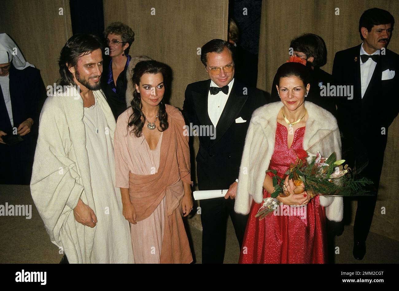 Carl XVI Gustaf, re di Svezia. Nato il 30 aprile 1946. Il re Carl XVI Gustaf e la regina Silvia partecipano al Premier del musical Jesus Christ Superstar con Bruno Winzell 1985. Foto Stock