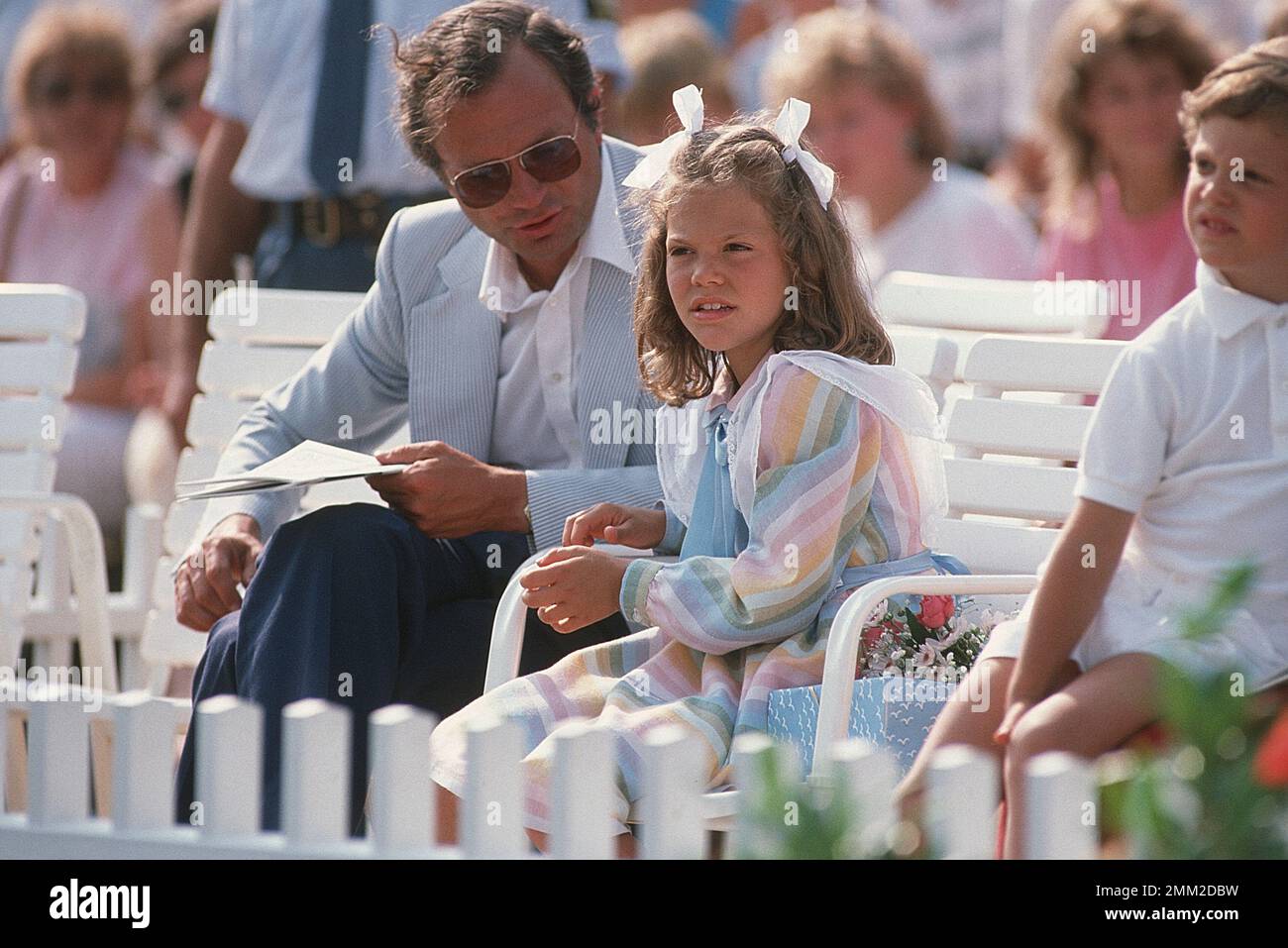 Carl XVI Gustaf, re di Svezia. Nato il 30 aprile 1946. Il re Carlo XVI corona principessa Victoria, principe Carl Philip su Victoriaday 14 luglio 1985. Foto Stock