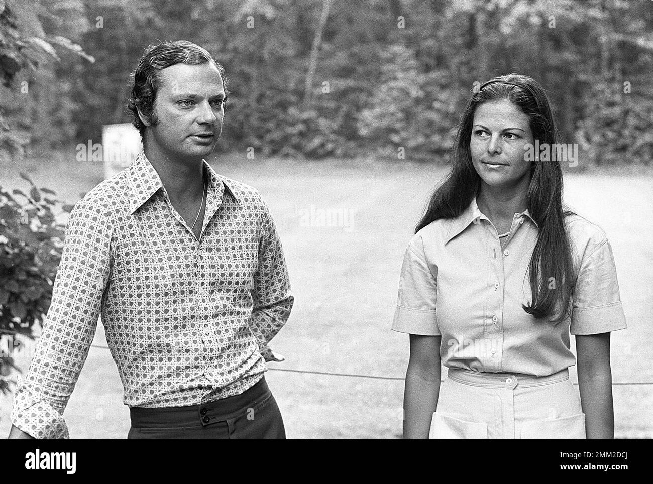 Re Carlo XVI Gustaf di Svezia e moglie Regina Silvia nella foto 9 agosto 1976 nella proprietà del castello reale di Solliden a Öland. Foto Stock