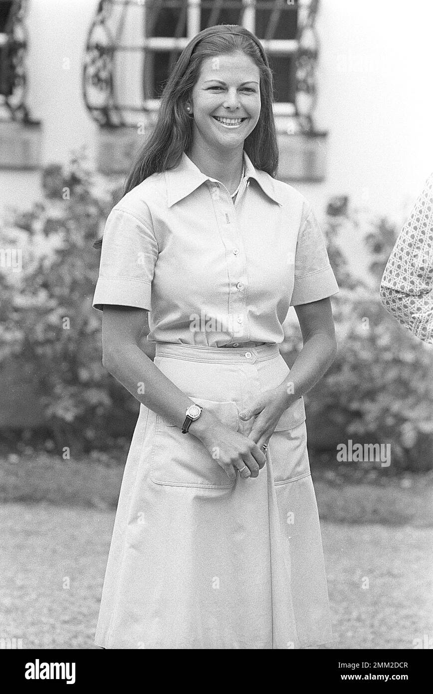 Re Carlo XVI Gustaf di Svezia e moglie Regina Silvia nella foto 9 agosto 1976 nella proprietà del castello reale di Solliden a Öland. Foto Stock