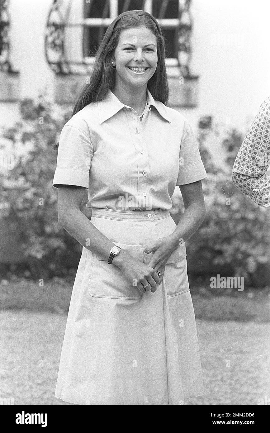 Re Carlo XVI Gustaf di Svezia e moglie Regina Silvia nella foto 9 agosto 1976 nella proprietà del castello reale di Solliden a Öland. Foto Stock