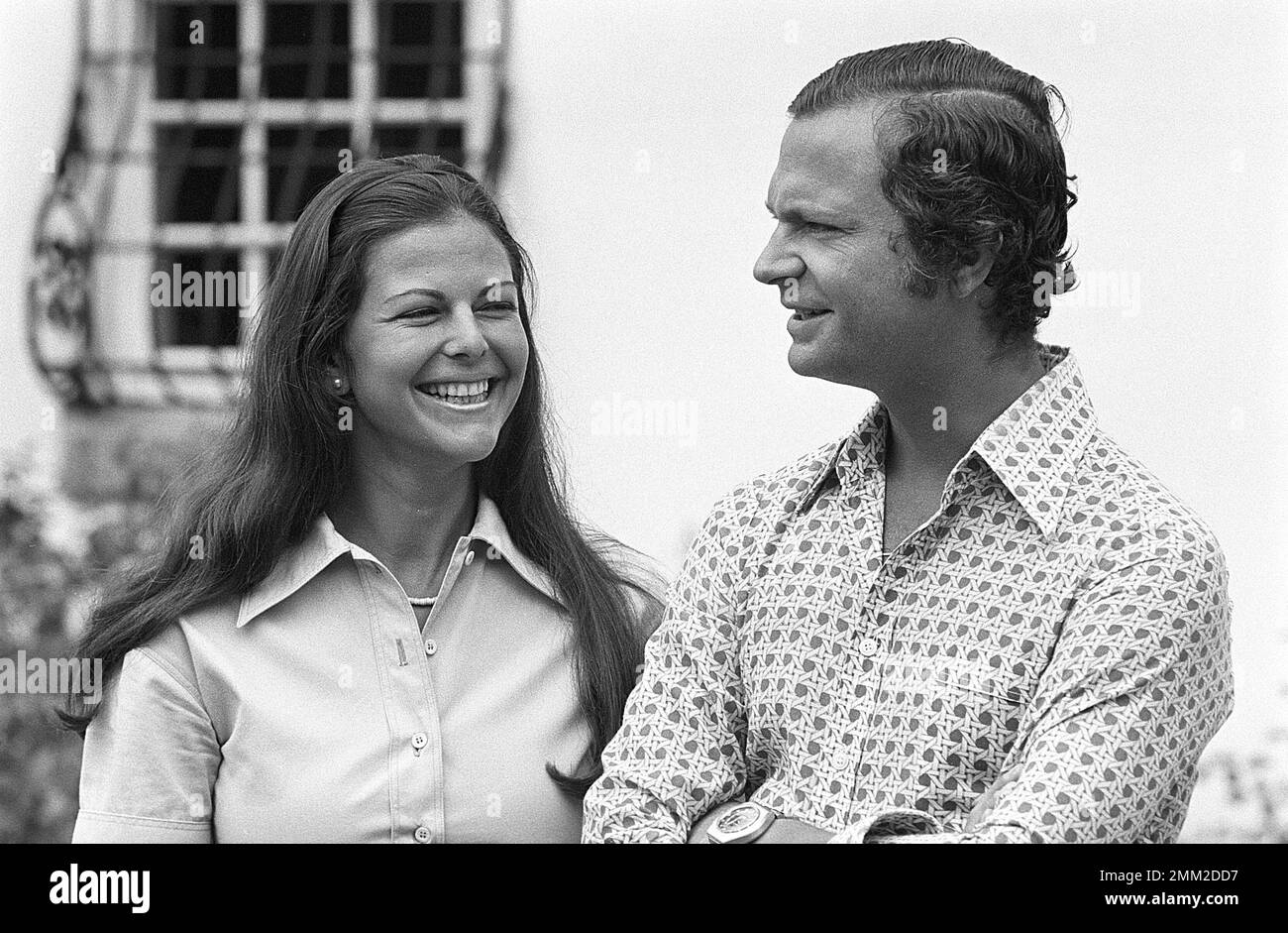 Re Carlo XVI Gustaf di Svezia e moglie Regina Silvia nella foto 9 agosto 1976 nella proprietà del castello reale di Solliden a Öland. Foto Stock