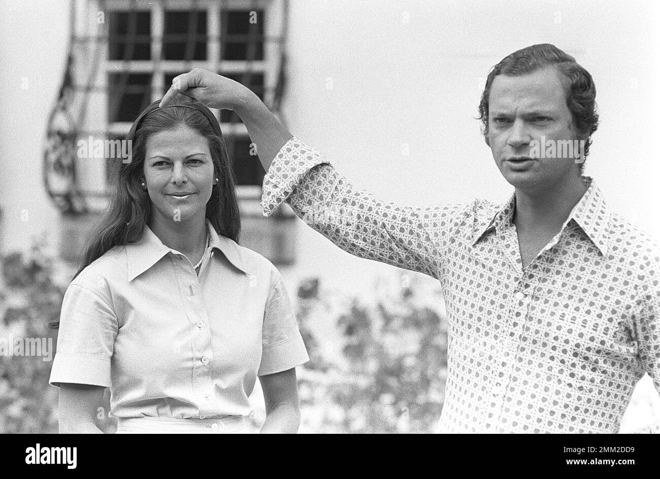 Re Carlo XVI Gustaf di Svezia e moglie Regina Silvia nella foto 9 agosto 1976 nella proprietà del castello reale di Solliden a Öland. Foto Stock