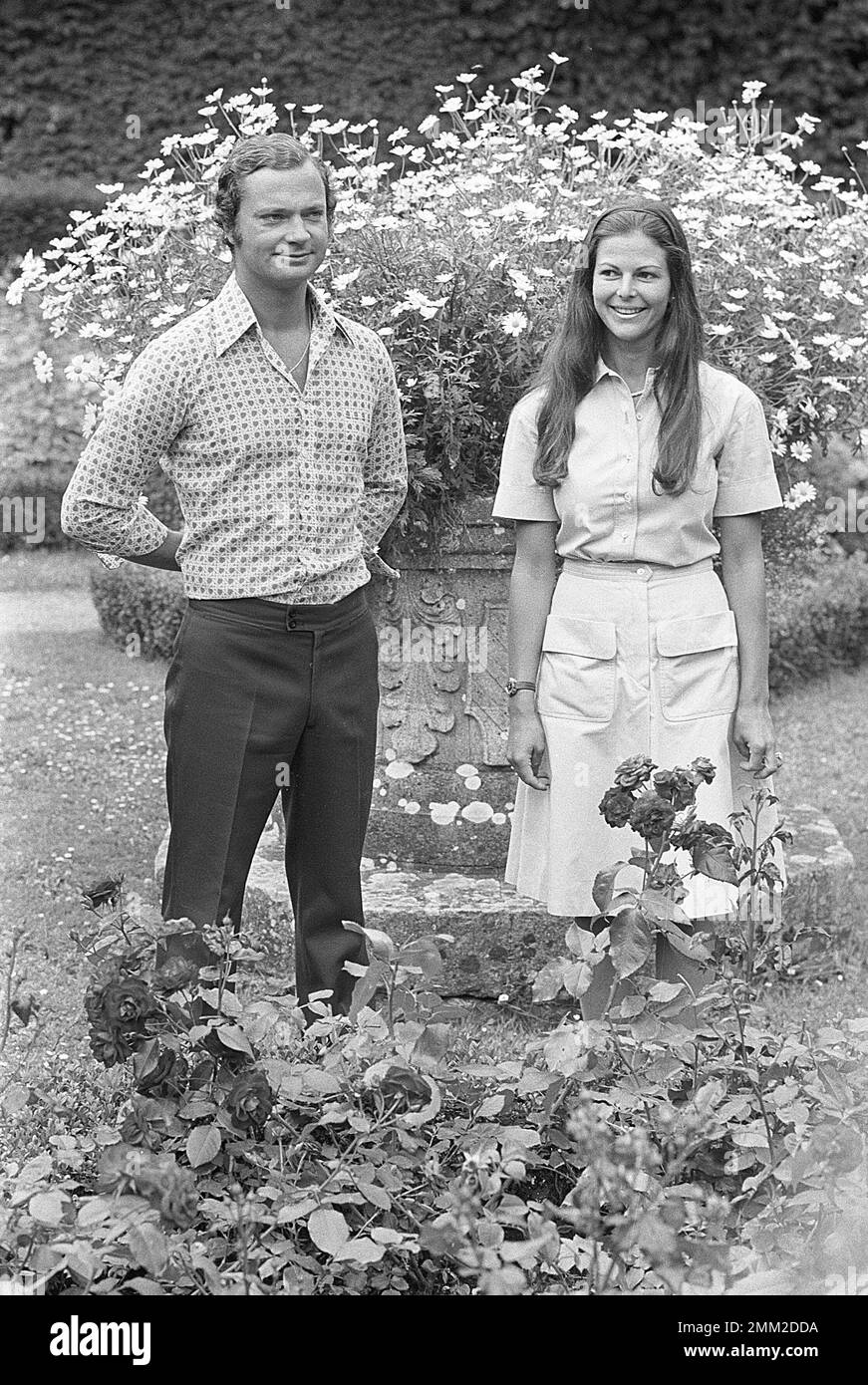 Re Carlo XVI Gustaf di Svezia e moglie Regina Silvia nella foto 9 agosto 1976 nella proprietà del castello reale di Solliden a Öland. Foto Stock