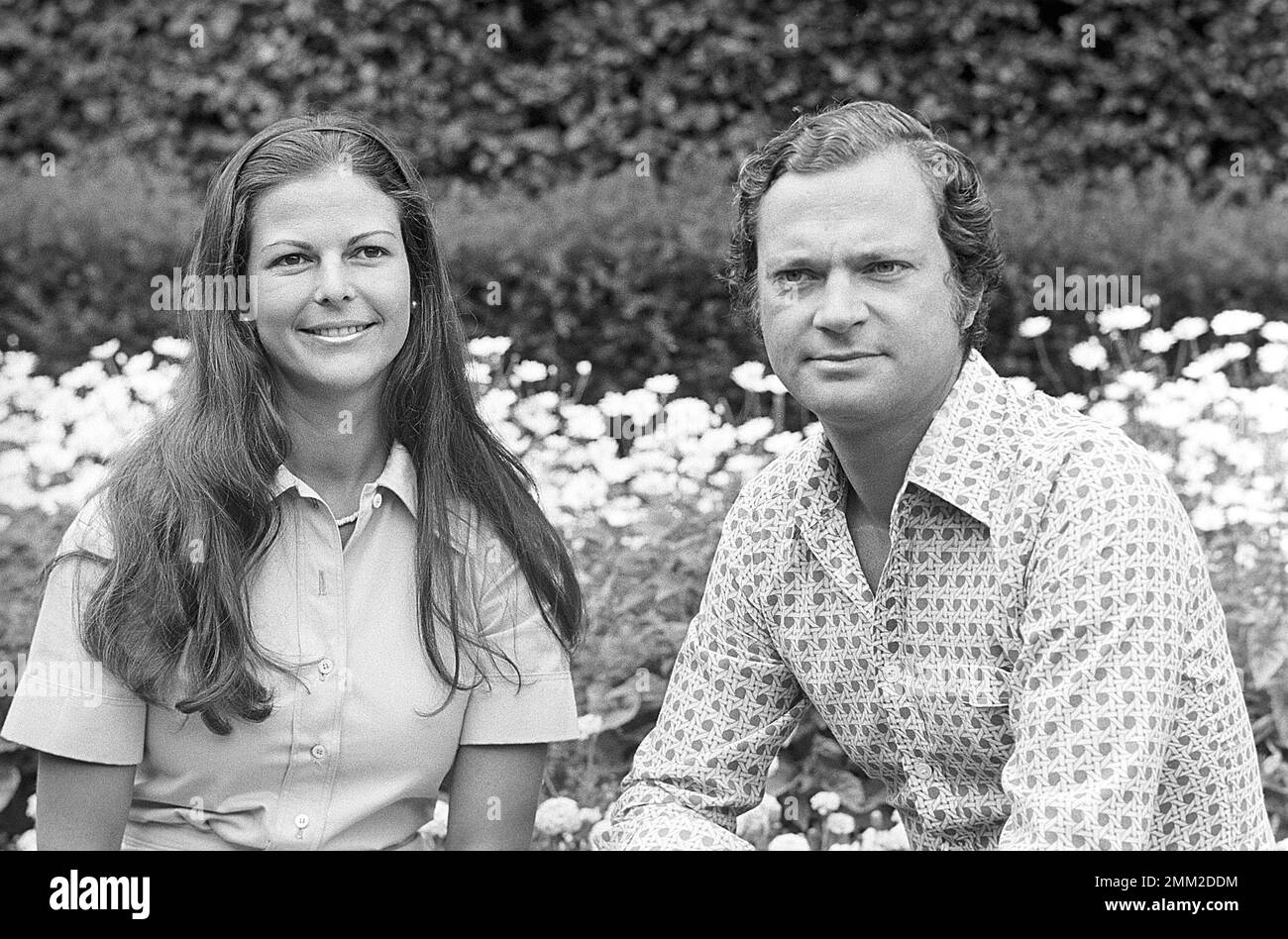 Re Carlo XVI Gustaf di Svezia e moglie Regina Silvia nella foto 9 agosto 1976 nella proprietà del castello reale di Solliden a Öland. Foto Stock