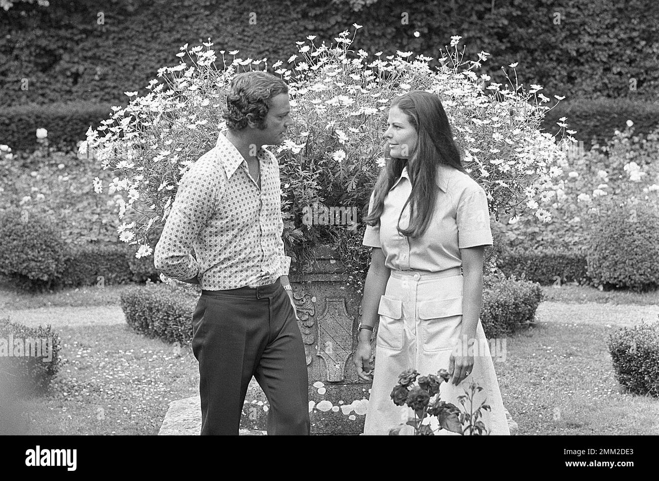 Re Carlo XVI Gustaf di Svezia e moglie Regina Silvia nella foto 9 agosto 1976 nella proprietà del castello reale di Solliden a Öland. Foto Stock
