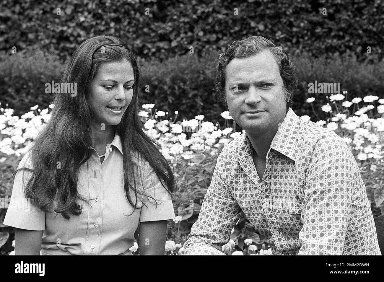 Re Carlo XVI Gustaf di Svezia e moglie Regina Silvia nella foto 9 agosto 1976 nella proprietà del castello reale di Solliden a Öland. Foto Stock