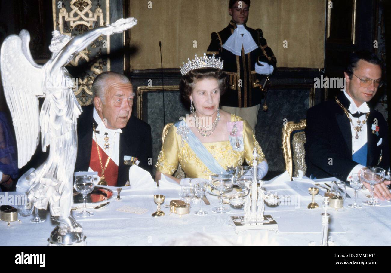Carl XVI Gustaf, re di Svezia. Nato il 30 aprile 1946. Re Carlo XVI Gustaf, Regina Elisabetta II che è in visita di Stato in Svezia.1983 al principe di sinistra Bertil. Foto Stock