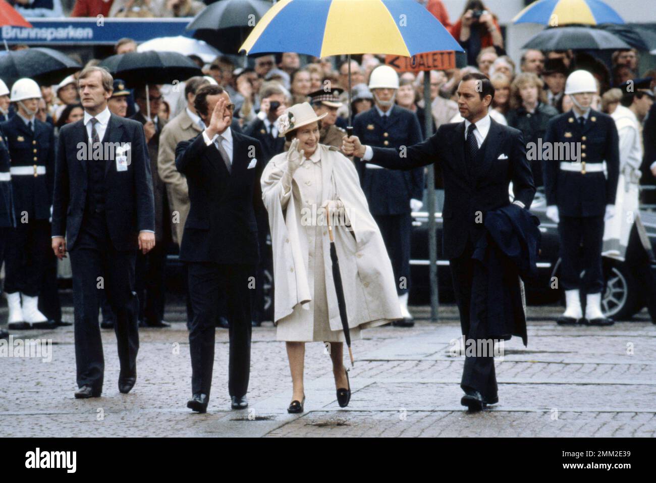 Carl XVI Gustaf, re di Svezia. Nato il 30 aprile 1946. Re Carlo XVI Gustaf e la regina Elisabetta II che è in visita di Stato in Svezia.1983 Foto Stock