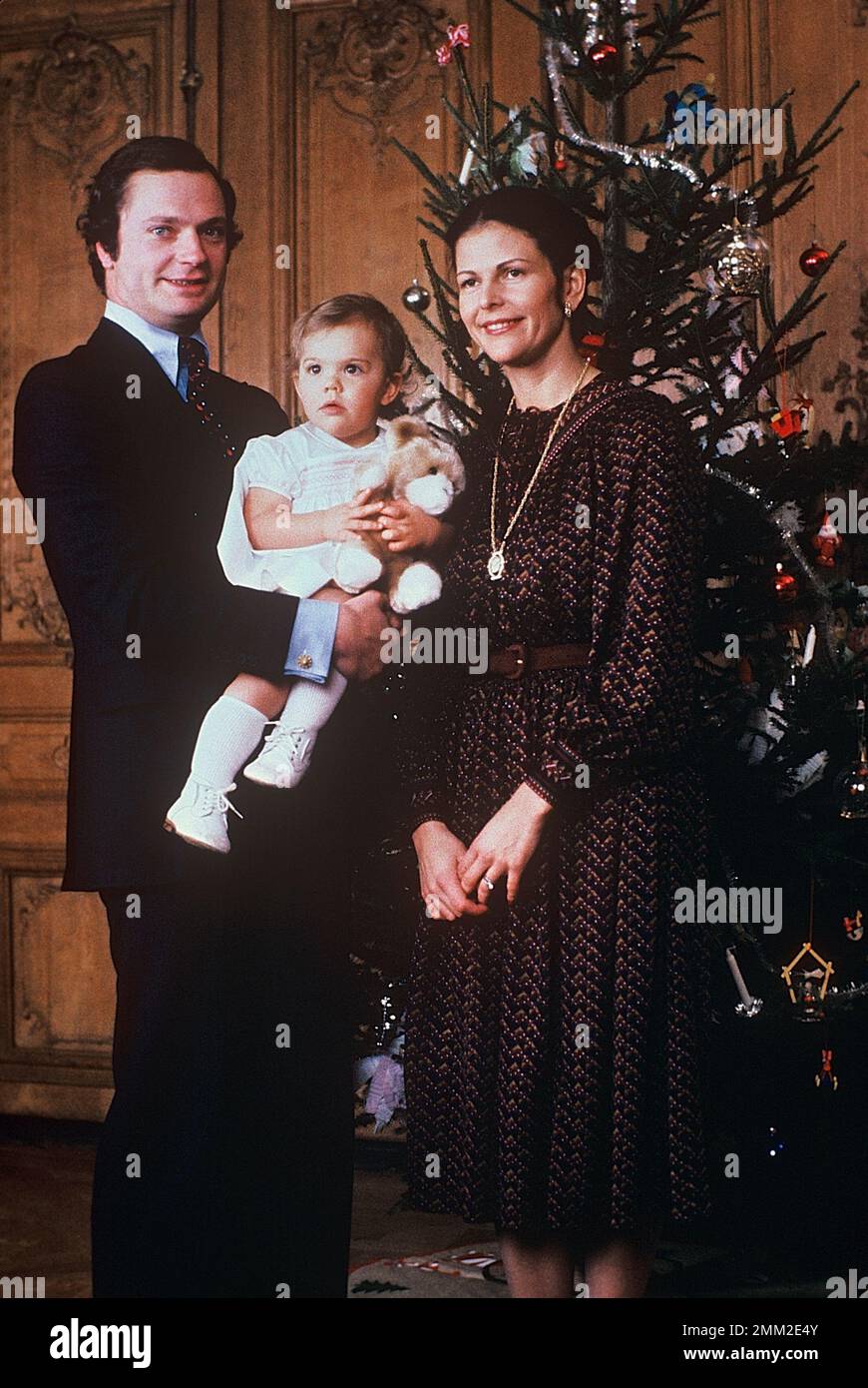 Carl XVI Gustaf, re di Svezia. Nato il 30 aprile 1946. Raffigurato con la regina Silvia e la principessa della corona Victoria alla sessione fotografica annuale di natale 1978. Foto Stock
