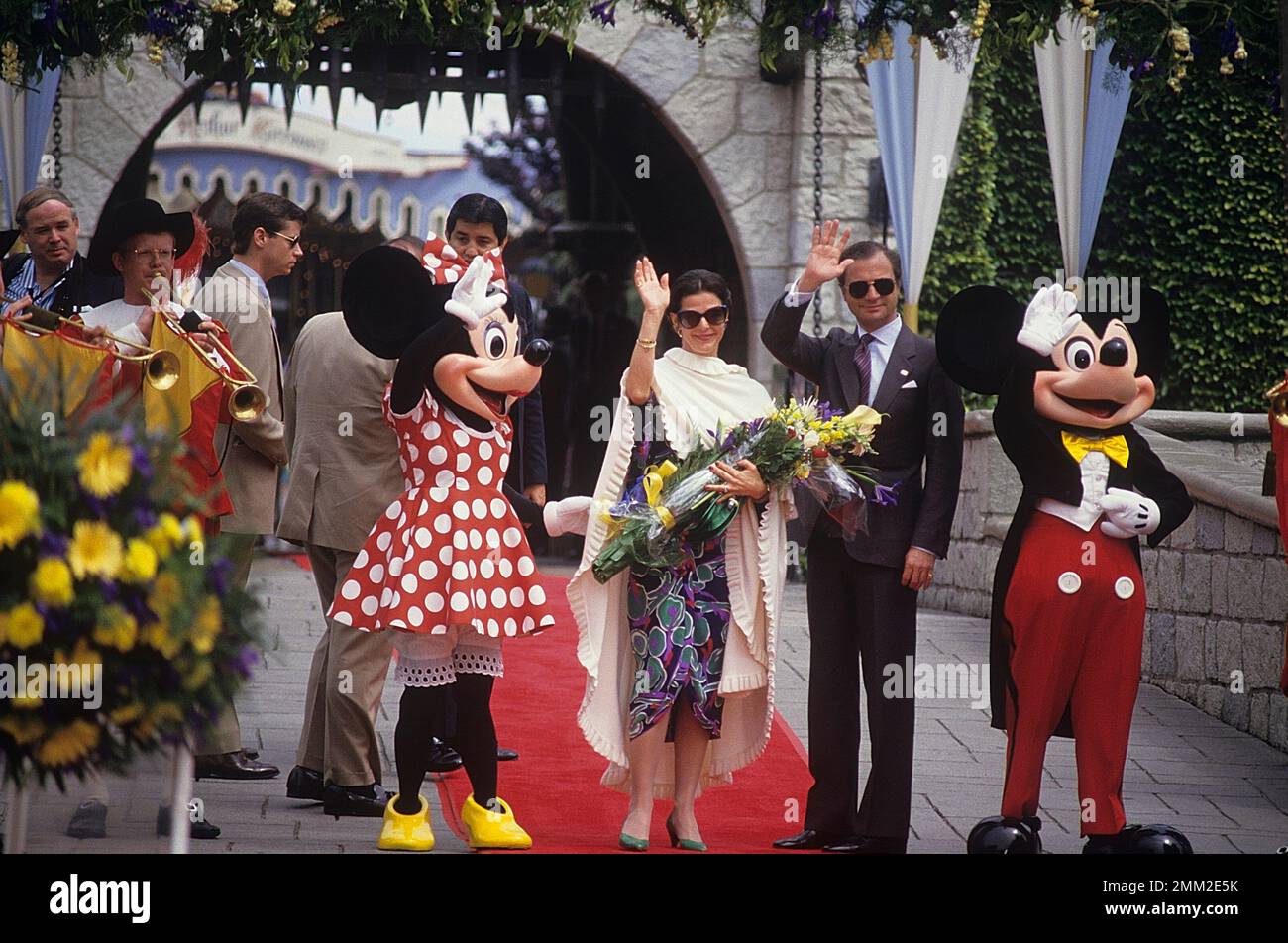 Carl XVI Gustaf, re di Svezia. Nato il 30 aprile 1946. Regina Silvia e Re Carl XVI Gustaf in visita negli Stati Uniti e Disneyworld Florida 1988 Foto Stock