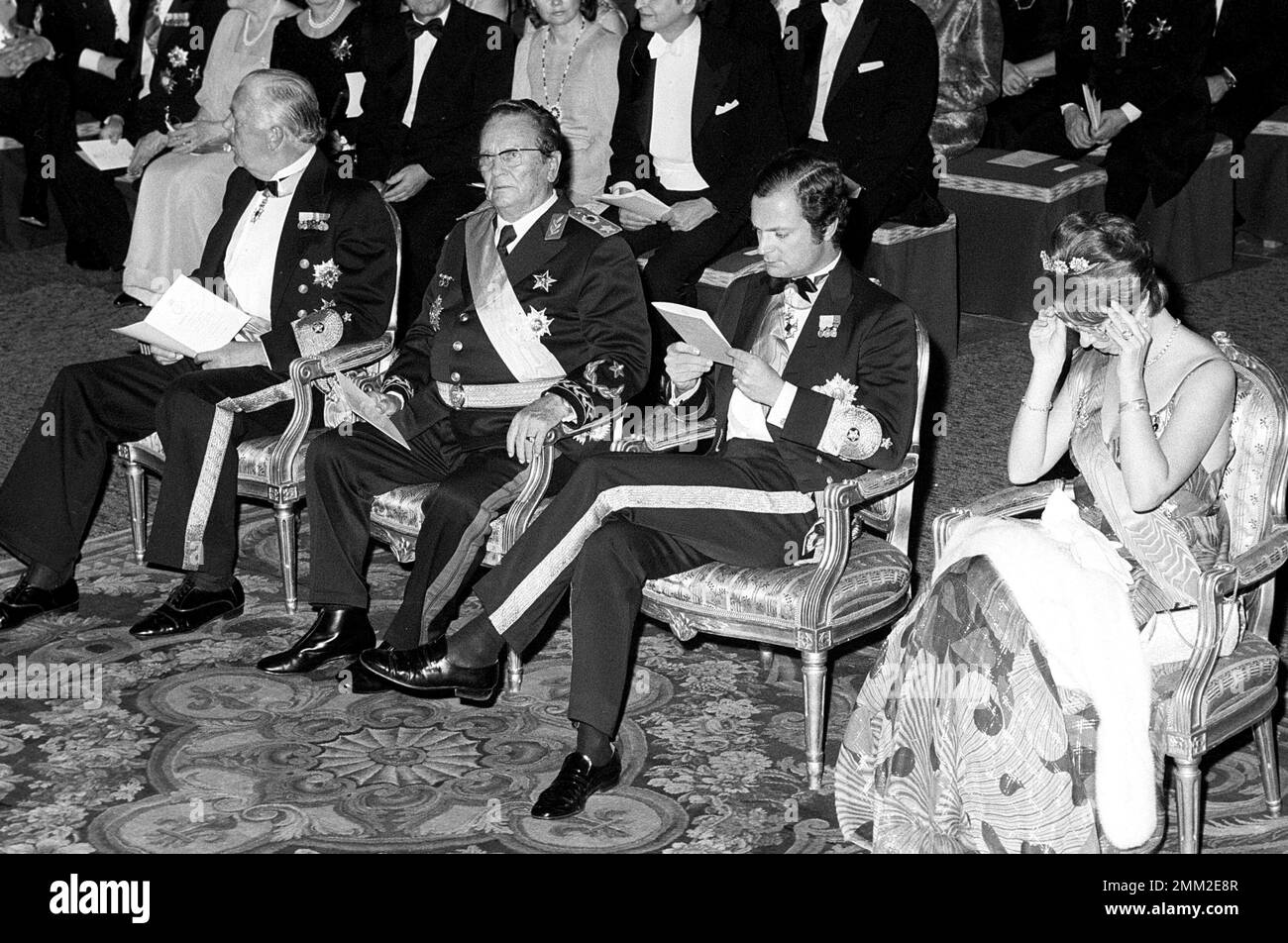 Carl XVI Gustaf, re di Svezia. Nato il 30 aprile 1946. Il re Carlo XVI Gustaf con l'ex presidente jugoslavo Josip Broz Tito (1892-1980) in visita in Svezia il 29-30 marzo 1976. Il principe Bertil è all'estrema sinistra, la principessa Christina è a destra. Foto Stock