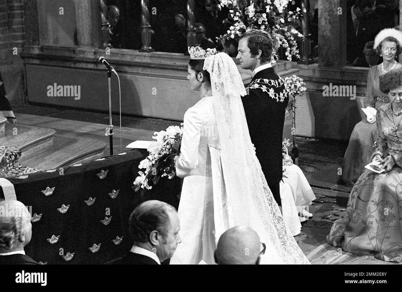 Matrimonio di Carlo XVI Gustaf e Silvia Sommerlath. Carl XVI Gustaf, re di Svezia. Nato il 30 aprile 1946. Il matrimonio 19 giugno 1976. La regina Silvia e il re Carl XVI Gustaf durante la cerimonia nuziale a Storkyrkan a Stoccolma. Foto Stock