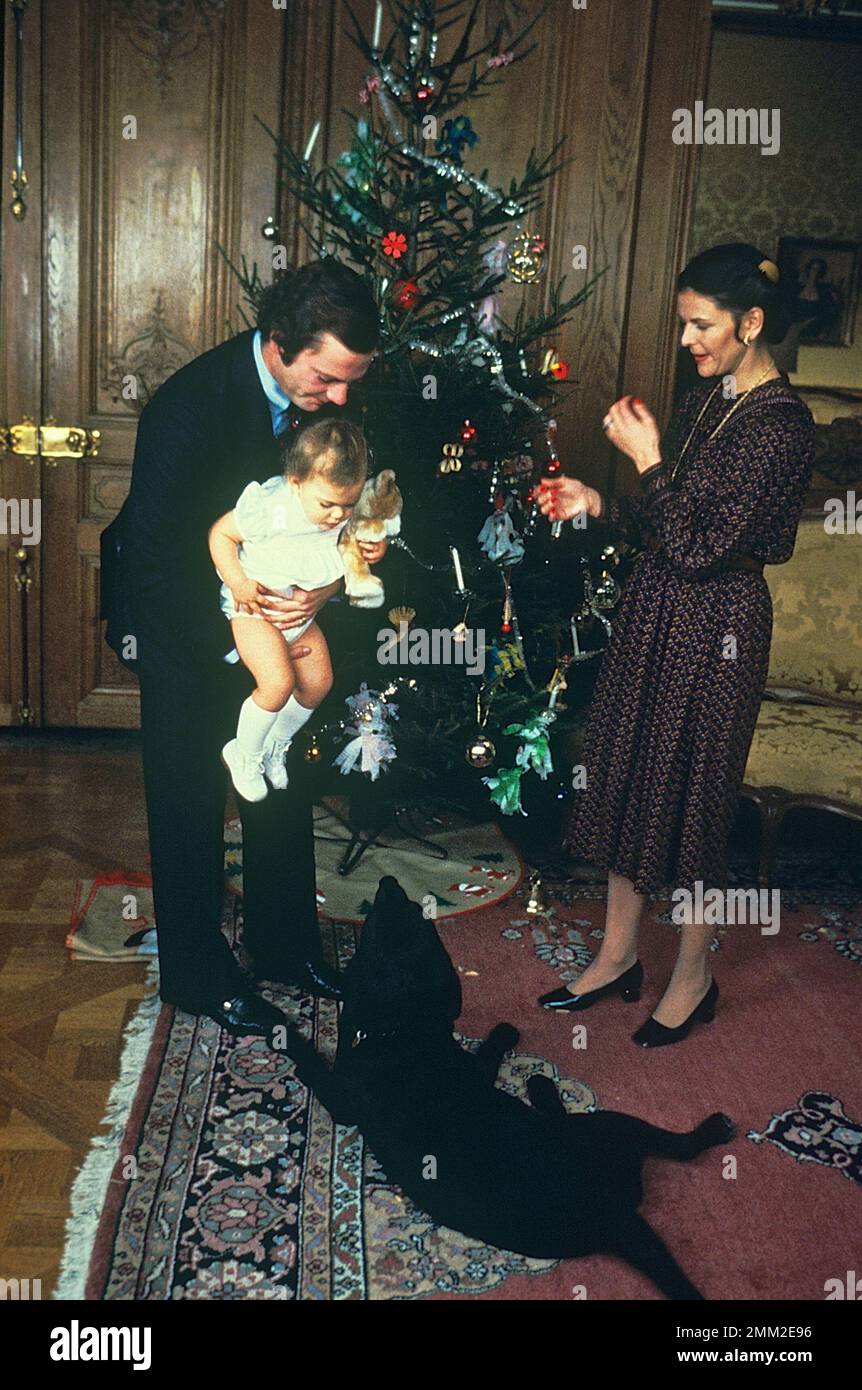 Carl XVI Gustaf, re di Svezia. Nato il 30 aprile 1946. Raffigurato con la regina Silvia e la principessa della corona Victoria alla sessione fotografica annuale di natale 1978. Foto Stock